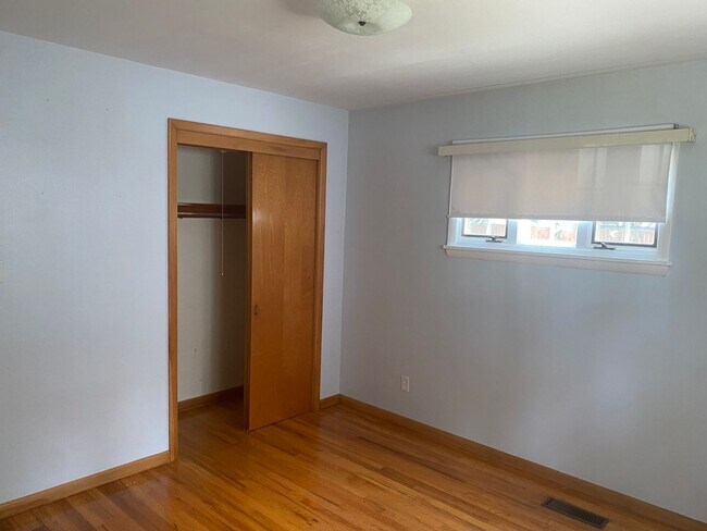 Building Photo - 3 Bedroom 1.5 Bathroom Single Family Home ...