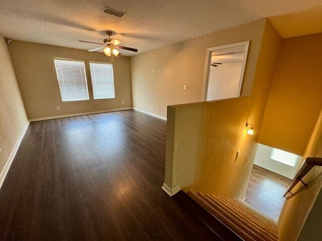 Building Photo - Over 2800 square feet!