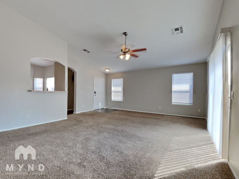 Building Photo - 8617 W Echo Ln