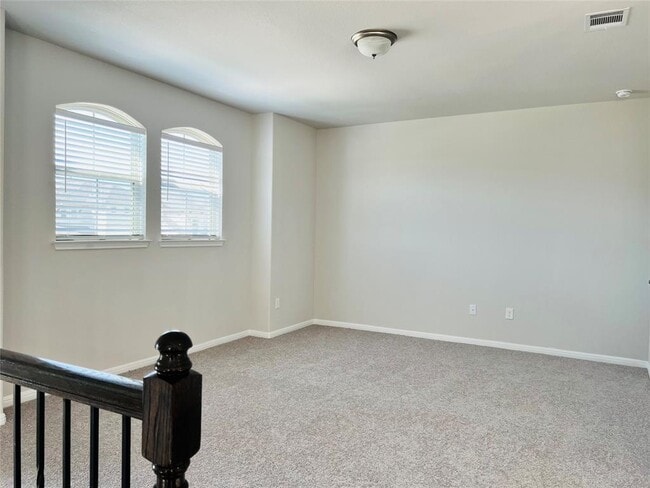 Building Photo - 136 MacArthur Dr