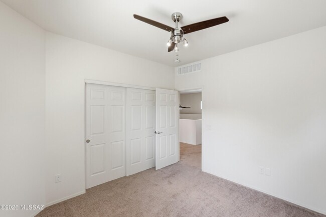 Building Photo - 4162 N Thurston Ln