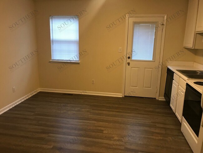 Building Photo - 3930 Banyan Ct