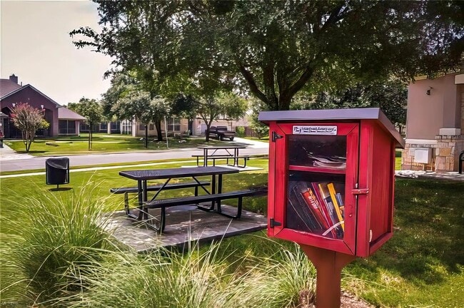 Building Photo - 249 Ashwood N