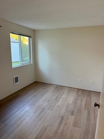 2nd Bathroom - 6293 SW Valley Ave