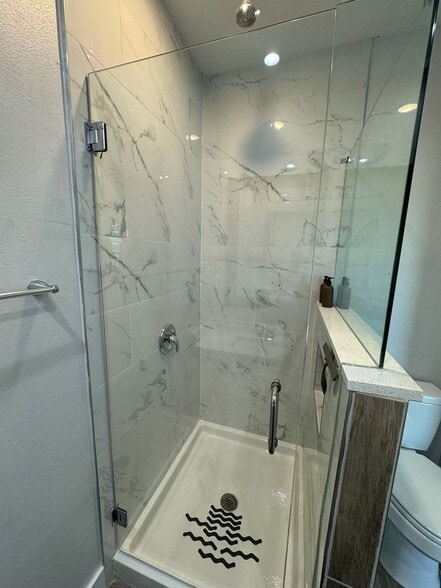 Building Photo - 127 Juanita Ct