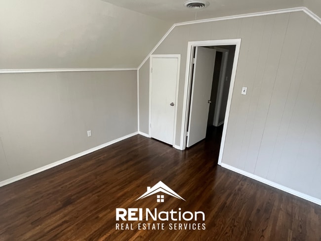 Building Photo - RARE FIND! 4BR/2BA in Memphis | Open Kitchen & Hardwoods | Fenced Yard!