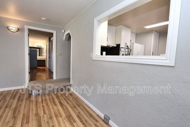 Building Photo - 2128 W La Loma Dr
