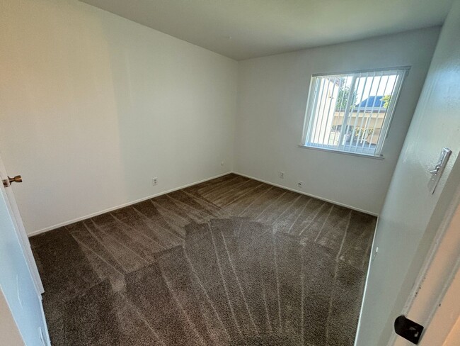 Building Photo - 1708 Ross Cir