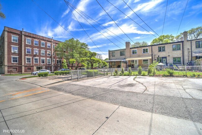 Building Photo - 803 Brummel St
