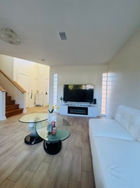 Building Photo - 822 Padua Ln
