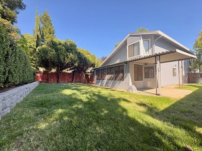 Building Photo - Beautiful 3 bedroom 2.5 bathroom in Antelope!