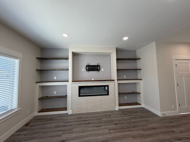 Building Photo - Brand New Hayden Townhome