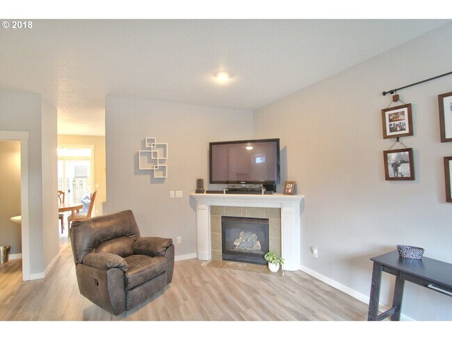 Building Photo - Comfortable Beaverton Living- 4 Bedroom, 2.5 Bath home Near Nike & Intel with Open Living & Priva...