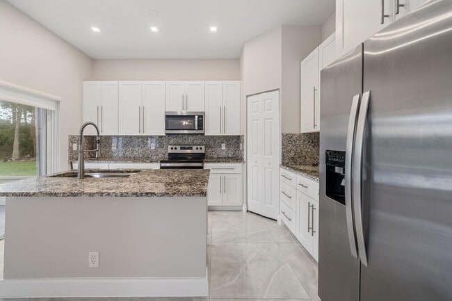 Building Photo - 3257 El Camino Real