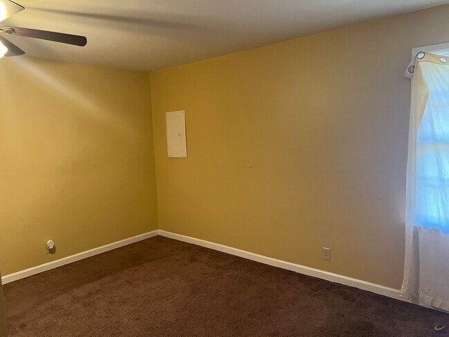 Building Photo - 3915 Elnora Dr