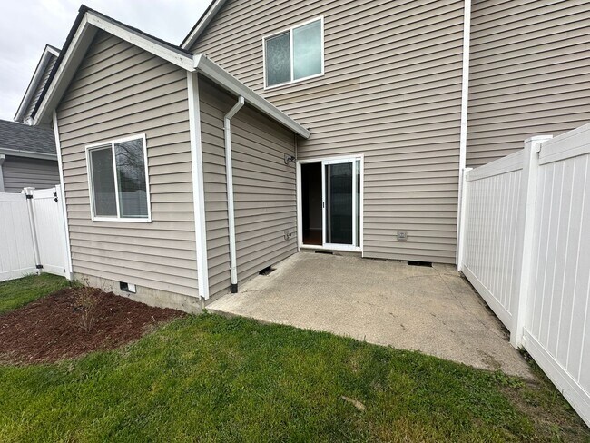 Building Photo - S0476