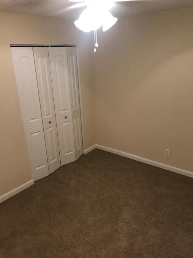 Building Photo - 416 N Grandview Ave