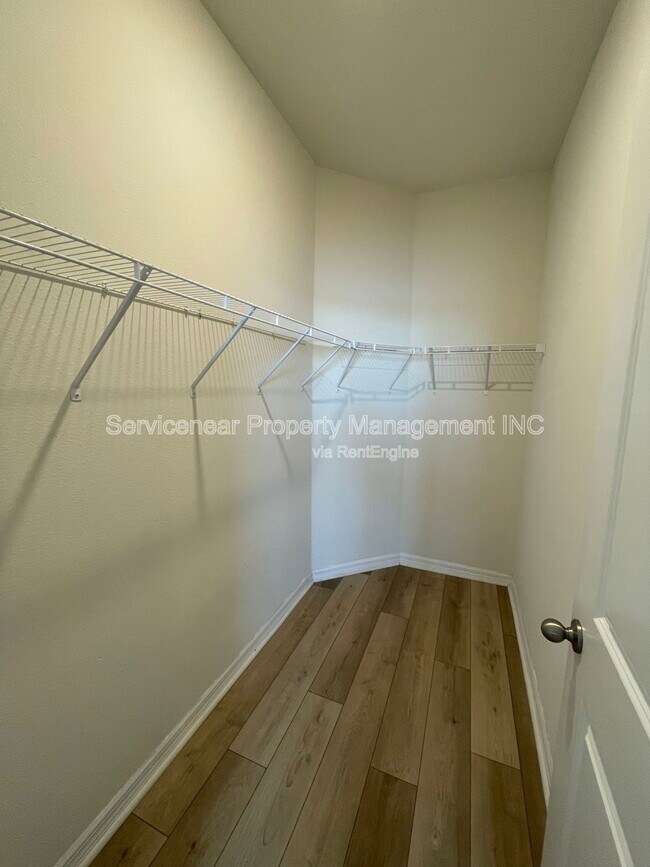 Building Photo - 7844 Stonebrook Cir
