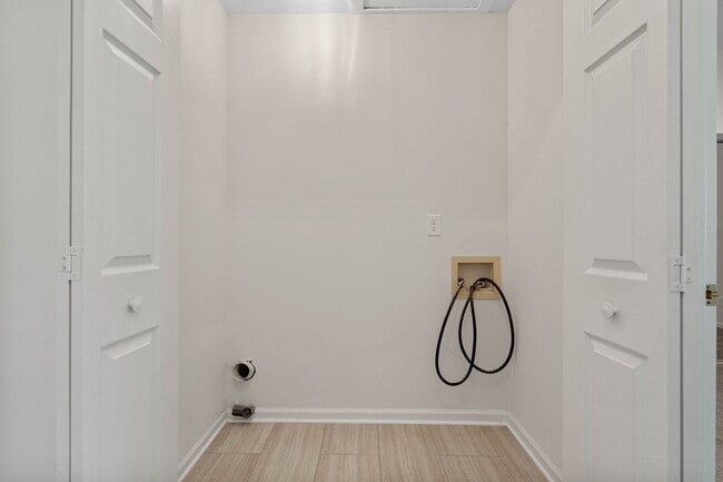Building Photo - Raintree Country Club Townhome for Rent