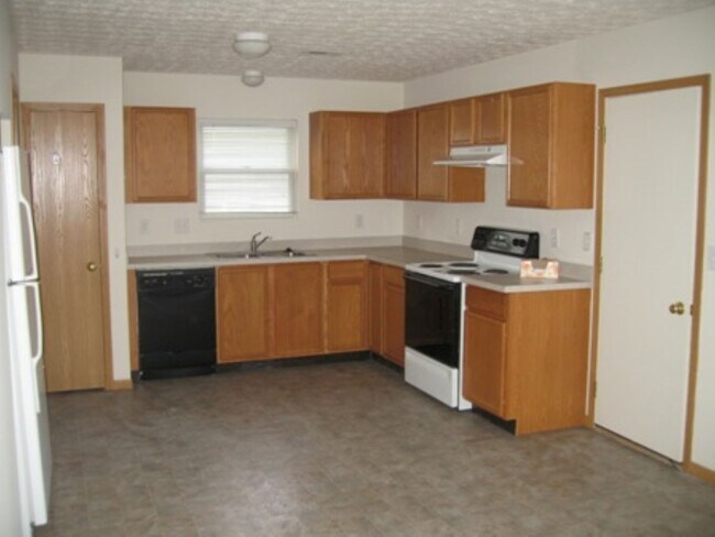 Building Photo - 8290 Mira St