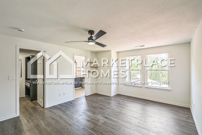 Building Photo - 304 NW 25th Pl