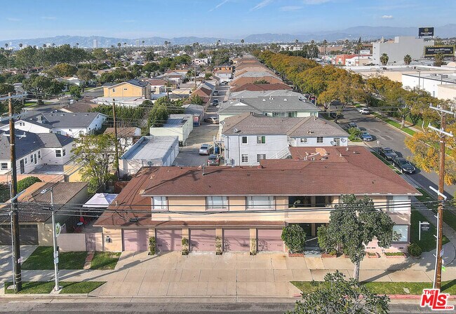 Building Photo - 3701 Coliseum St