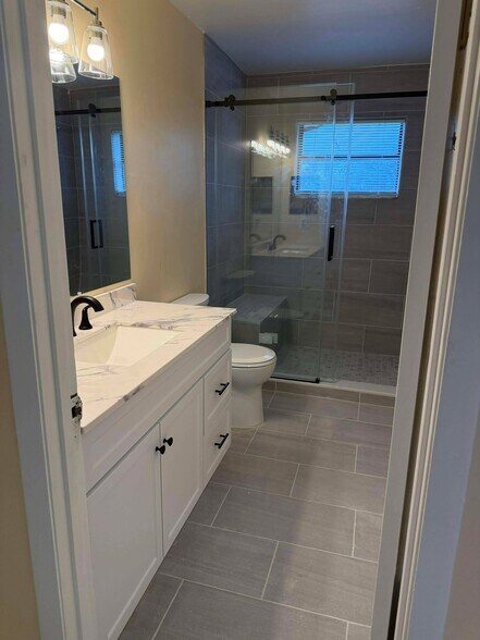 Building Photo - 501 W 1st St