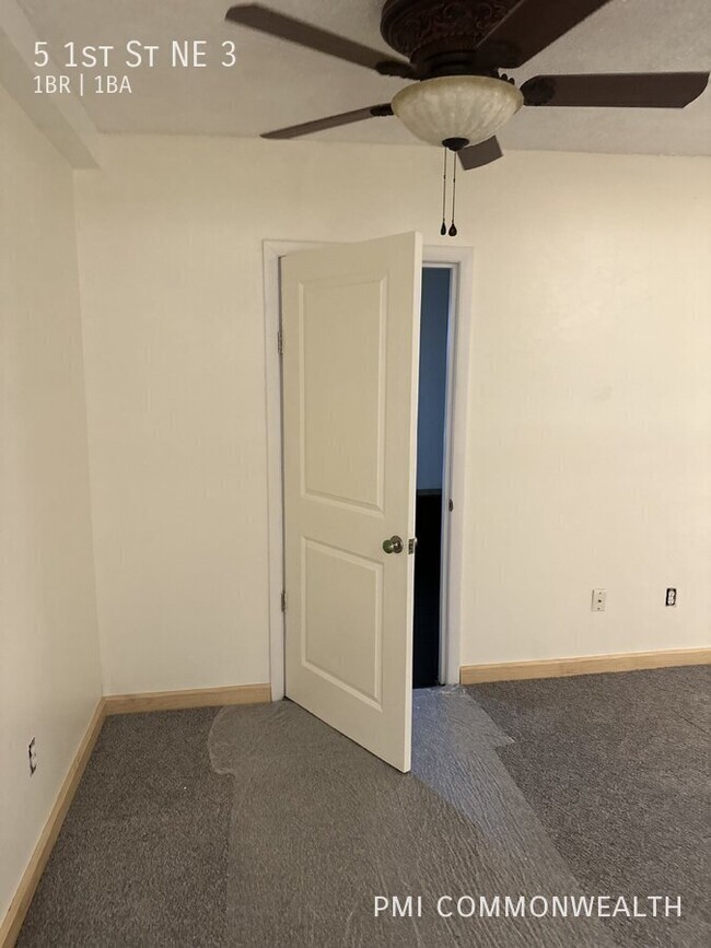 Building Photo - 1 Bed / 1 Bath Apartment (Available 4/10/25)