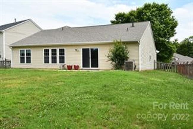 Building Photo - 129 Bosburg Dr