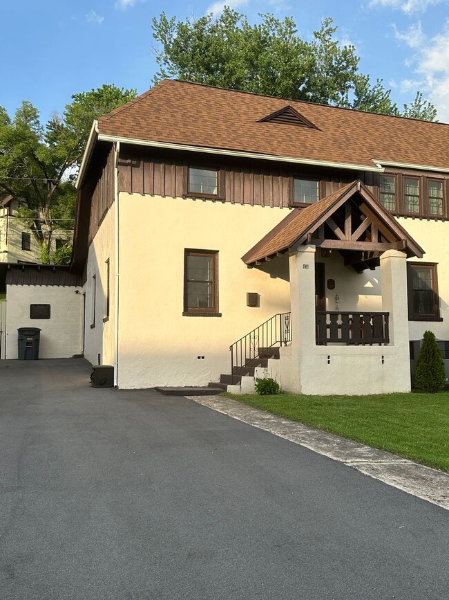 Building Photo - 3 bedroom, 2 bath, furnished Kingsport, TN