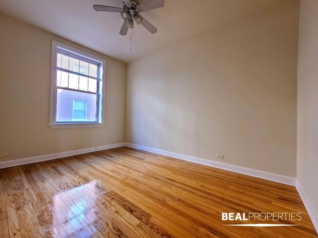 Building Photo - 2 bedroom in CHICAGO IL 60657