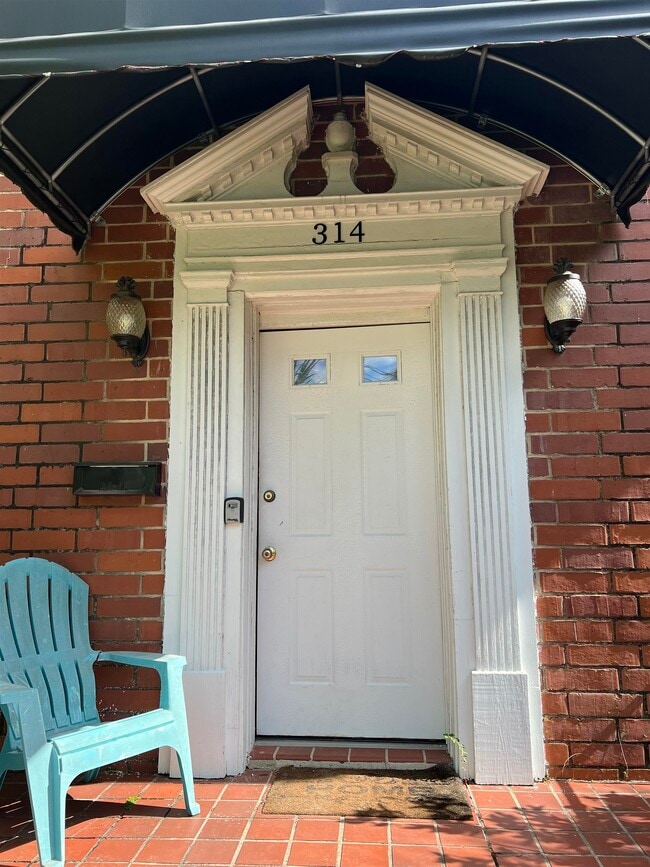 Primary Photo - 314 E Virginia St