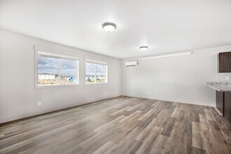 Building Photo - 6066 N Silver Fox Rd