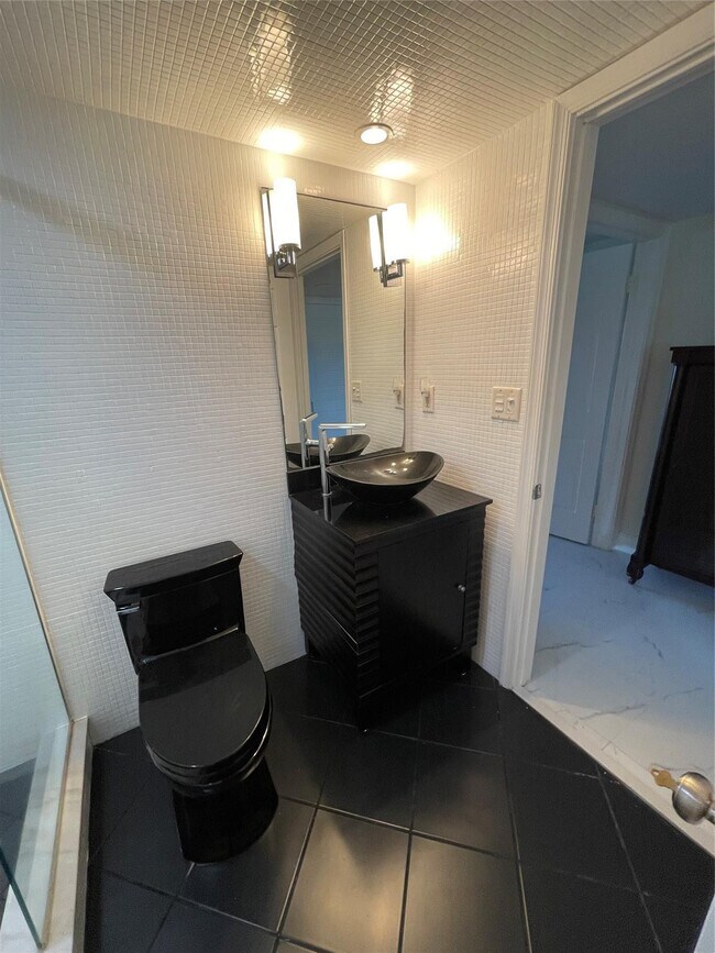 Building Photo - 374 Golfview Rd