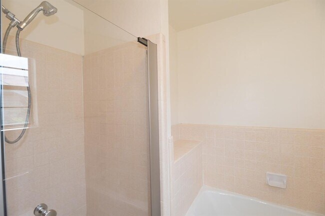 Building Photo - 1013 Ramble Creek Dr