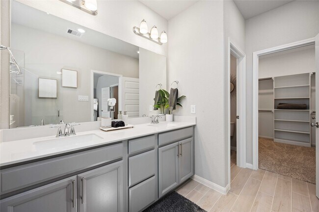 Building Photo - 16106 Oregon Oak Dr