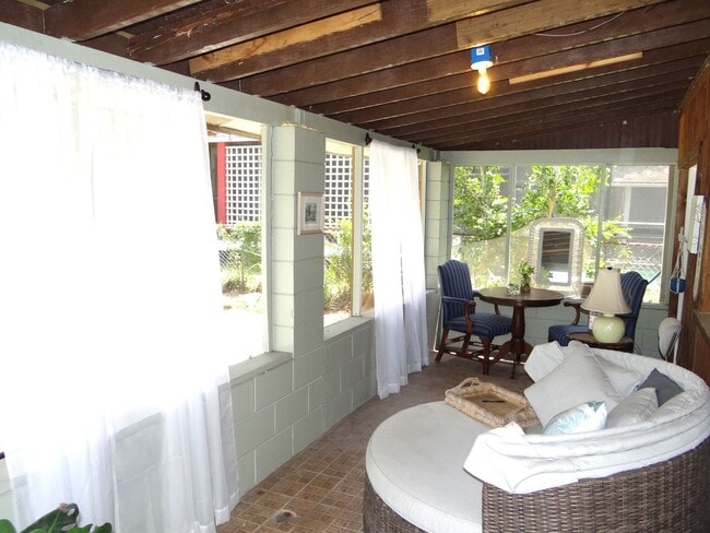 Building Photo - 1 bed / 1 bath rental in Seminole Heights