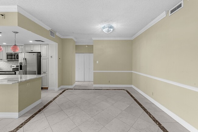 Building Photo - 5150 Hidalgo St