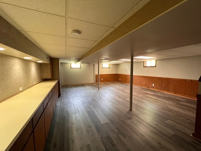 Building Photo - 1724 N Green Bay Rd