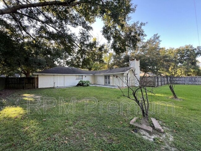 Building Photo - 3280 Crestaire Dr