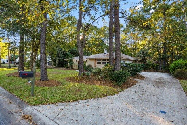 Building Photo - 815 Farm Quarter Rd