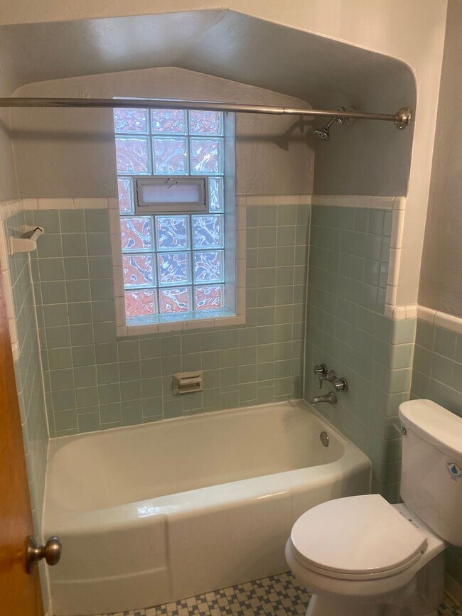 Building Photo - Cute Home located in South Hampton