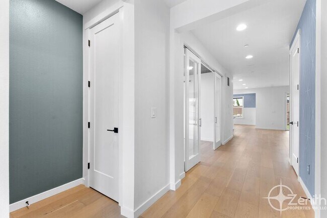 Building Photo - 990 W Magnolia Loop