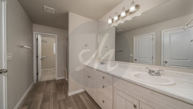 Building Photo - Beautiful Townhome located in the Townes at Woodmen Heights