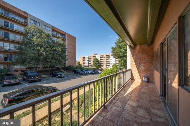 Building Photo - 5801 Quantrell Ave