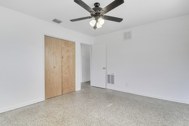 Building Photo - 117 E 25th St