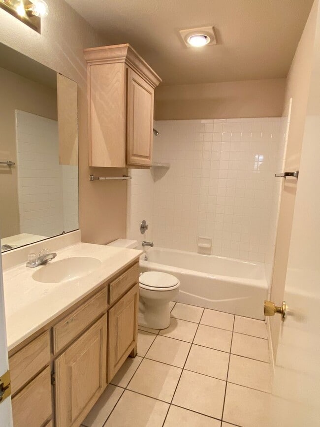 Building Photo - 1214 Lindsey Ln