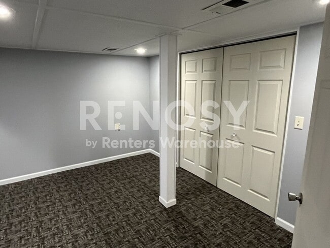 Building Photo - 4BD/2BA in Newport Available Now!