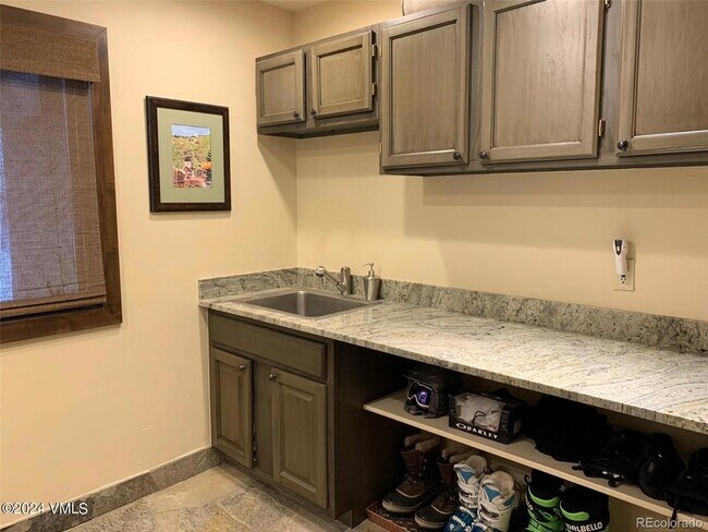 Building Photo - 5148 Gore Cir