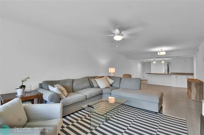 Building Photo - 4201 N Ocean Dr